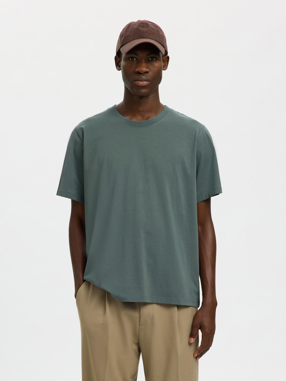 model_shot-front